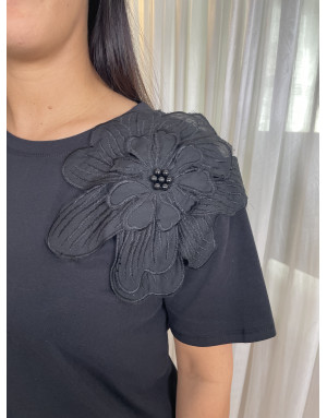 T-shirt noir à fleurs